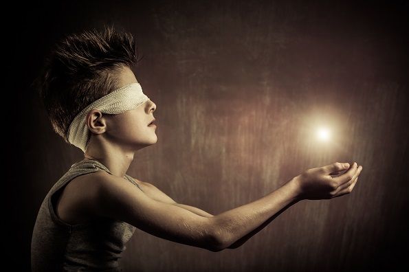 感人泪下的盲人教育:孩子,总有一天我会不在