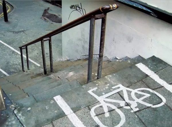 自已选择的错误道路,含着泪,也要走完.