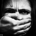1分钟心理学：为什么被家暴的人不离开？