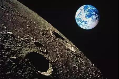 他是阿波罗 14 号的 edgar mitchell ,在 40 岁登月并且回看地球时