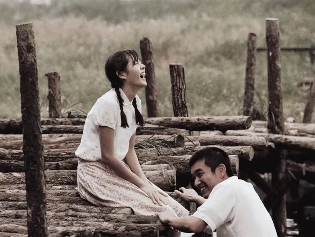 电影中跨越两代人的爱情故事,看似带着艺术创作的戏剧性,实际上背后却