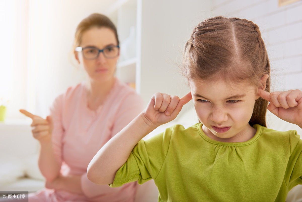 家人习惯于对孩子大声训斥