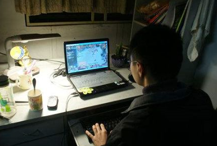 此外,那些对于网络和游戏感到兴奋,仍存在心瘾青少年往往对自己的问题