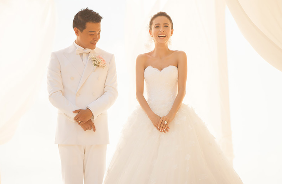 2014年,陈思诚猛砸1500万人民币在大溪地举行了婚礼,把佟丽娅娶回了家