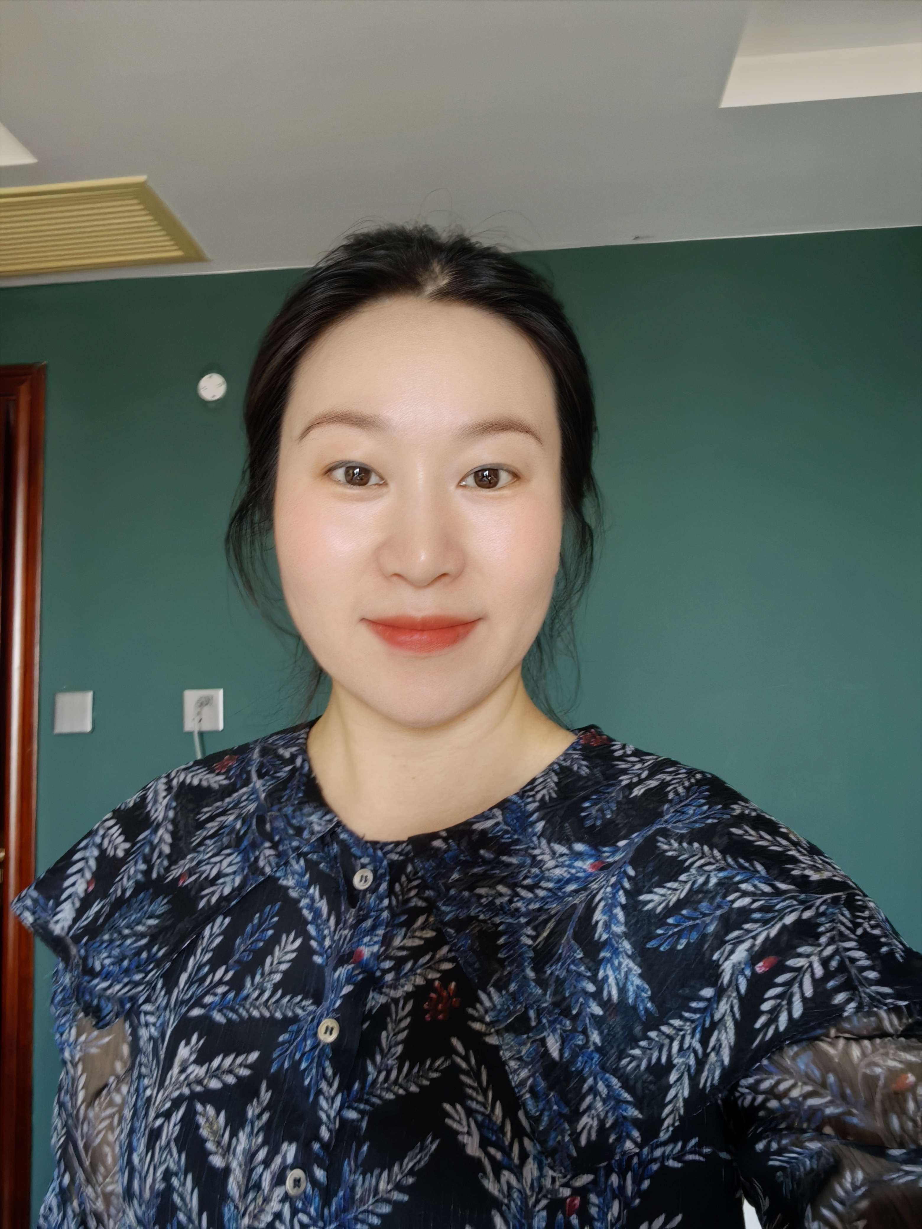 16女，害怕去人多的地方，见到人紧张害怕，不敢社交