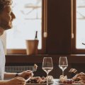 拆解情绪性进食：你的身体在替哪个“情绪”说话？壹心理咨询师分析